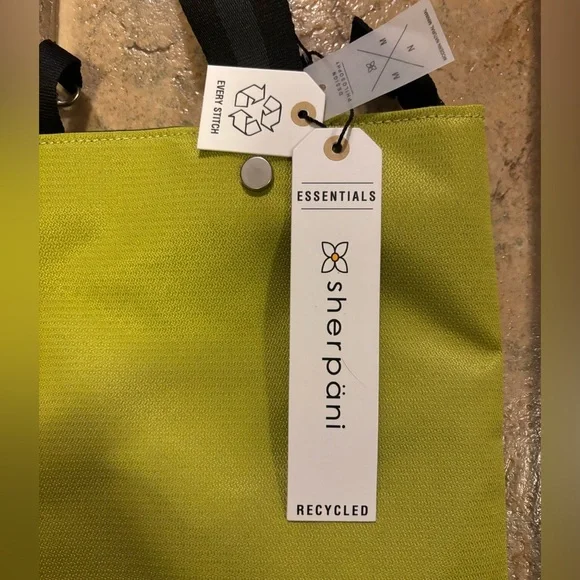NWT Sherpani Sloan Tote - Picture 4 of 8